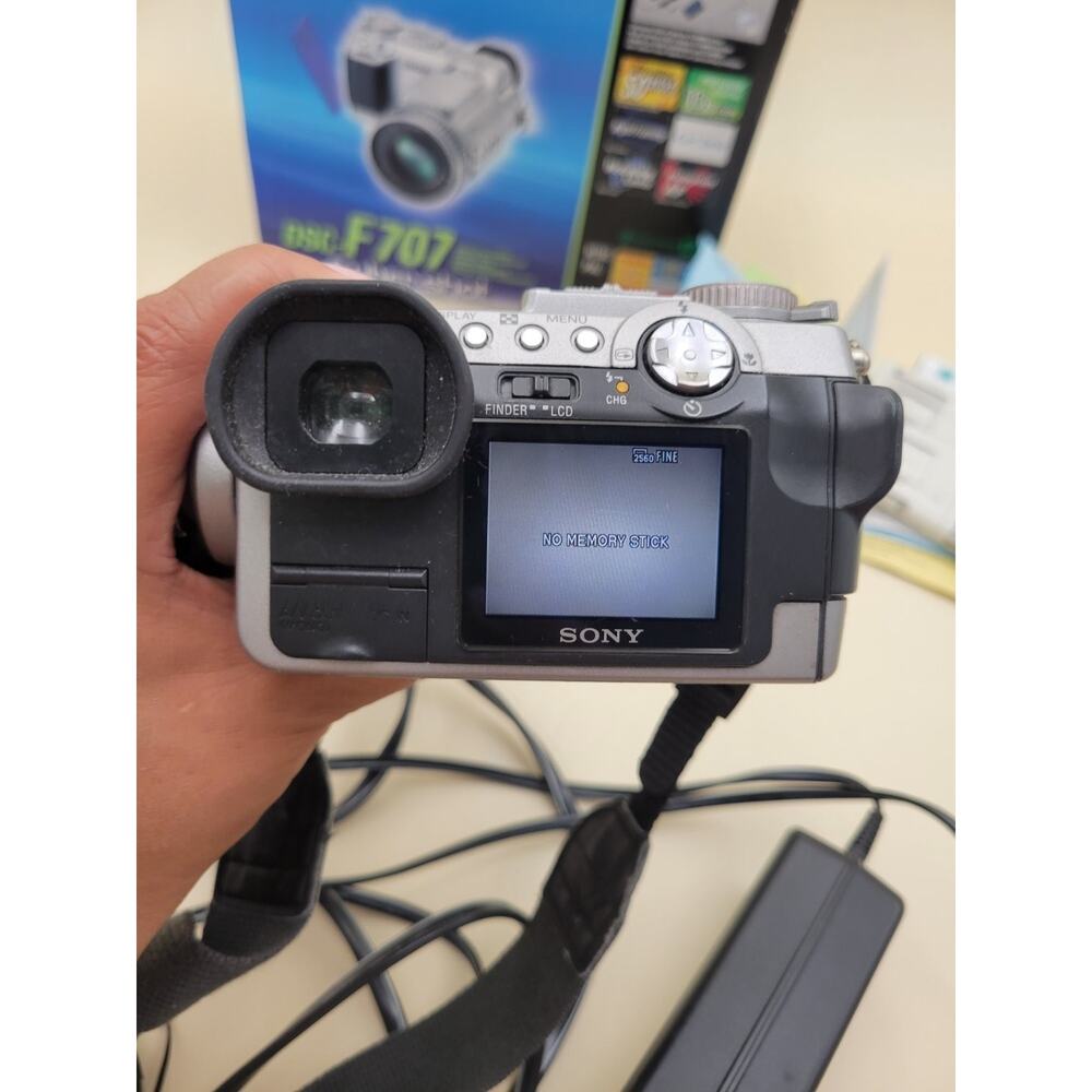 Sony Cyber-shot DSC-F707 Digital Camera 5.0MP Carl Zeiss NightShot Swivel Box - Picture 5 of 16